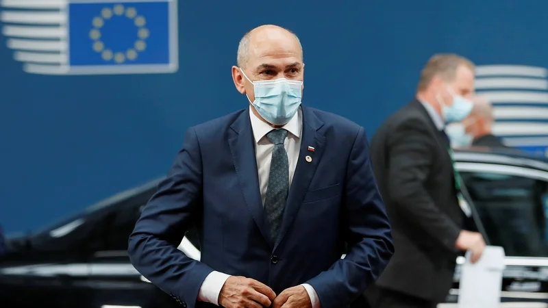 Fotografija: Janša je prispel na vrh, a ni odgovarjal na vprašanja novinarjev, kar je sicer utečena praksa. FOTO: Johanna Geron/Reuters
