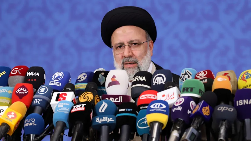 Fotografija: V osemdesetih letih prejšnjega stoletja je Ebrahim Raisi vodil obračun s politično opozicijo. FOTO: Wana News Agency/Reuters