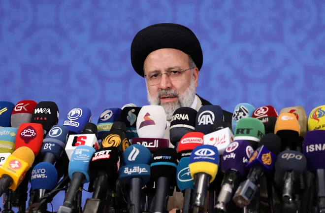 V osemdesetih letih prejšnjega stoletja je Ebrahim Raisi vodil obračun s politično opozicijo. FOTO: Wana News Agency/Reuters