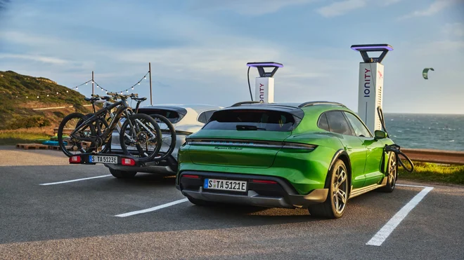 Ponujajo tudi prtljažmnik za kolesa.<br />
FOTO: Porsche