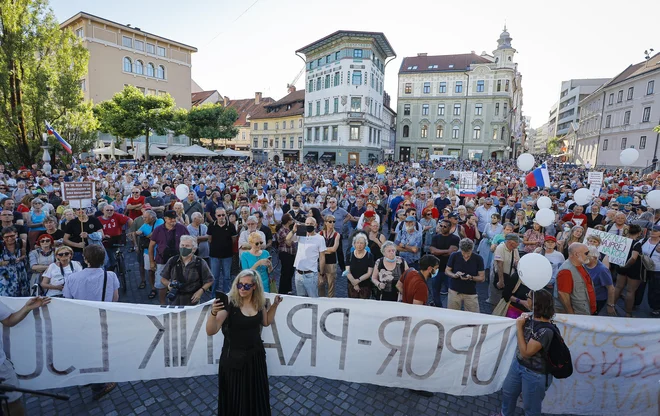 Množični protest proti vladi. FOTO: Jože Suhadolnik/Delo