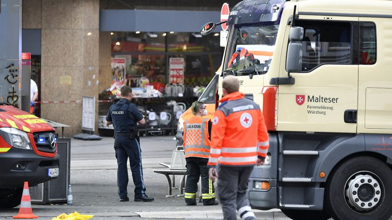 Fotografija: Na kraju napada so reševalci. FOTO: Bauernfeind/AFP