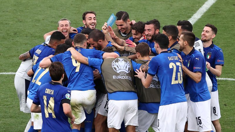 Fotografija: Italijanski nogometaši bodo lovili četrtfinale v sosedskem derbiju z Avstrijo. FOTO: Ryan PierseReuters