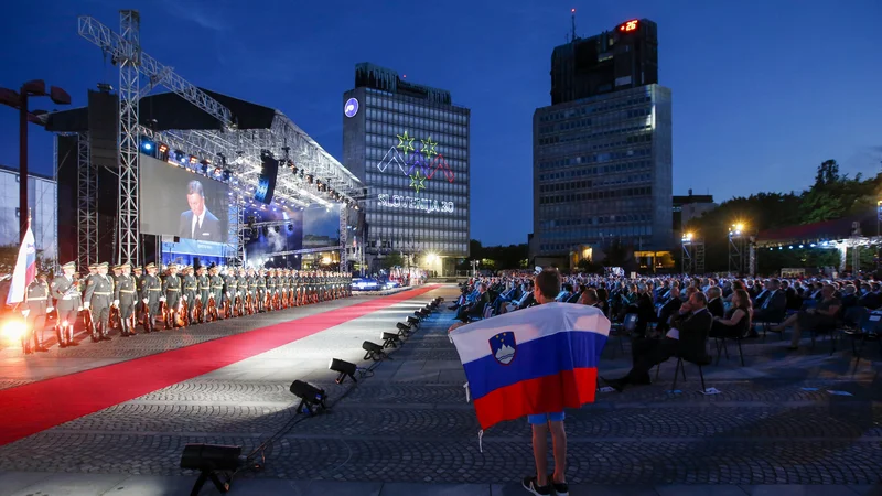 Fotografija: Državna proslava ob 30. obletnici slovenske državnosti na Trgu republike v Ljubljani. FOTO: Matej Družnik/Delo