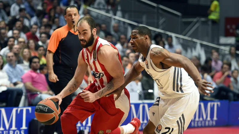 Fotografija: Vassilis Spanoulis (levo) je bil zelo trd oreh za vse tekmečeve branilce. FOTO: Gerard Julien/AFP