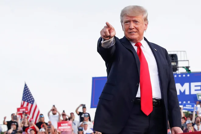Prejšnji ameriški predsednik Donald Trump na svojem prvem mitingu po odhodu iz Bele hiše. Foto Shannon Stapleton/Reuters