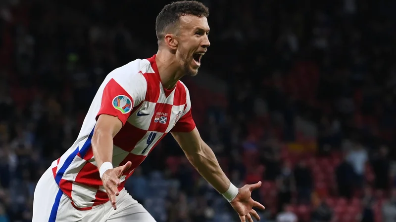 Takole se je Ivan Perišić veselil gola za končni izid 3:1 proti Škotski v sklepnem nastopu skupinskega dela. FOTO: Paul Ellis/Reuters