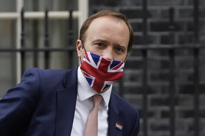 Matt Hancock je zapustil britansko vlado zaradi objema sodelavke. FOTO: Niklas Halle'n/AFP