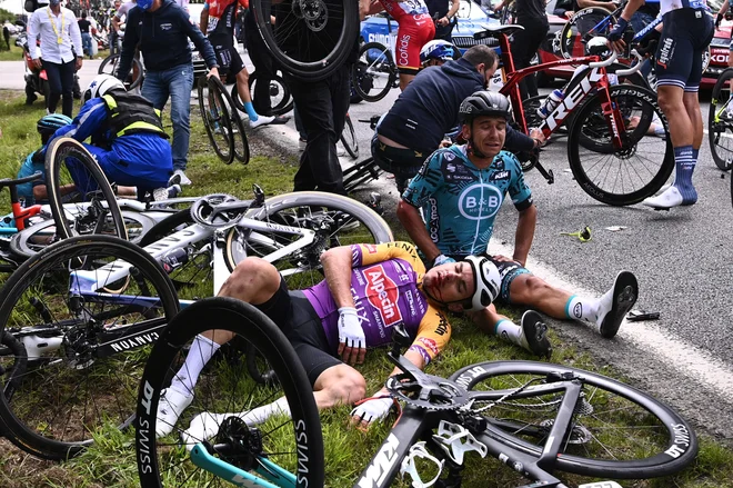 Ranjenci na Touru. FOTO: Anne-christine Poujoulat/Afp