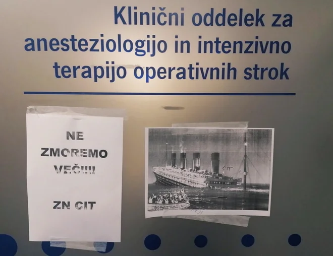 Pacienti, ki vidijo tako obvestilo, se ne morejo počutiti varno in dobro. FOTO: Delo