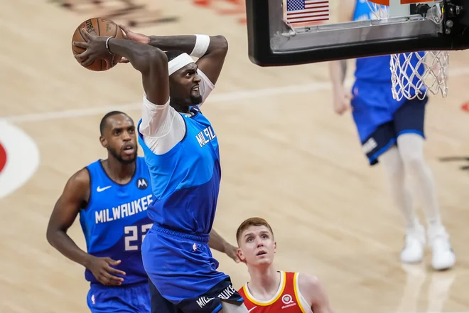V noči na ponedeljek so se na tretji tekmi konferenčnega finala končnice lige NBA pomerili Atlanta Hawks in Milwaukee Bucks. Tokrat so bili boljši drugi, ki so tekmo v gosteh dobili z izidom 102:113. Skupni rezultat v zmagah je tako 2:1 za Milwaukee Bucks. FOTO: Dale Zanine/Usa Today Sports