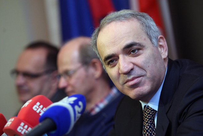 Gari Kasparov je magnet za šahovske navdušence. FOTO: Tadej Regent