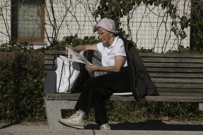Če bi 30 let nalagali po 60 evrov na mesec, bi bila naša pokojnina bistveno višja. FOTO: Voranc Vogel/Delo