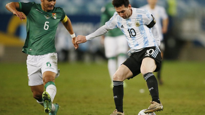 Fotografija: Bolivija ni bila enakovreden tekmec, a pravšnji, da je Lionel Messi še popravil strelsko statistiko v argentinskem dresu. FOTO: Mariana Greif/Reuters