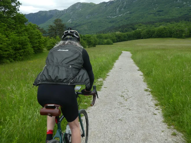 Tudi najboljši izdelki za športno prehrano na svetu vam ne morejo prinesti ničesar dobrega, če jih pustite v žepu; včasih pač potrebujete nov ali drugačen okus ali teksturo, ki bo spodbudila vaše seganje nazaj v ta žep. FOTO: Miroslav Cvjetičanin