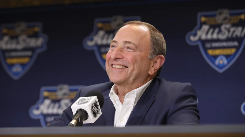 Fotografija: Komisar NHL Gary Bettman je resno opozoril sindikat igralcev, Mednarodno hokejsko zvezo in Mednarodni olimpijski komite. FOTO: Bruce Bennett/AFP