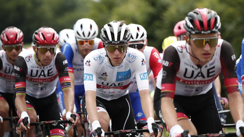 Fotografija: Tadej Pogačar (v sredini) je na lanskem Touru dobil edino vožnjo na čas v 20. etapi in osvojil rumeno majico. FOTO: Benoit Tessier/Reuters