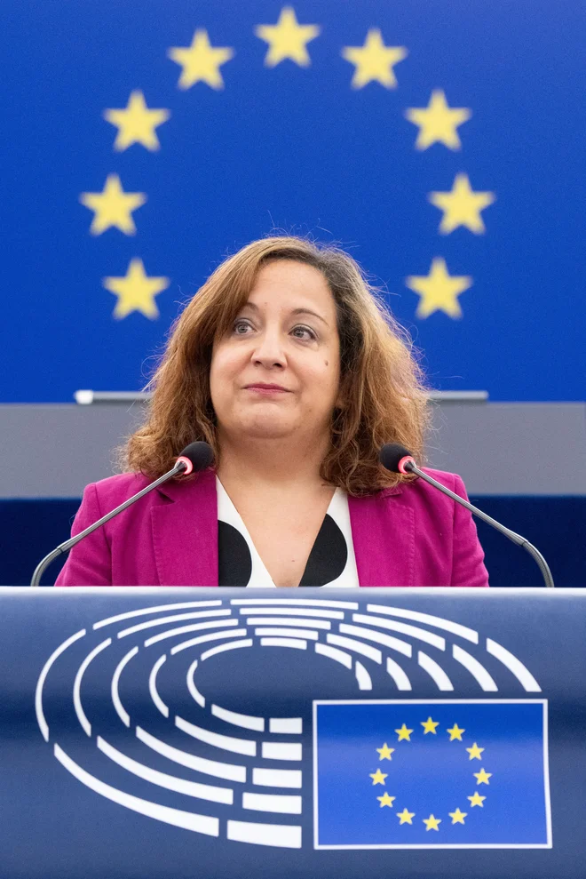 Voditeljica socialistov in demokratov v evropskem parlamentu Iratxe García opozarja na Janšev premik k avtoritarnosti, zbližanje z evroskeptiki, kot je Viktor Orbán, vdajanje Trumpovim teorijam zarote. FOTO: Christian Creutz/EP
