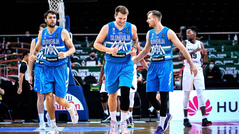 Fotografija: Mike Tobey, Luka Dončić in Zoran Dragić so uspešno opravili prvi korak proti Tokiu. FOTO: FIBA