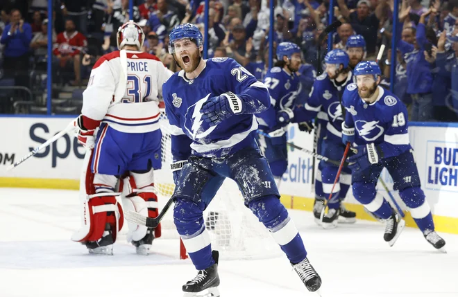 Tampa Bay in njen junak druge finalne tekme Blake Coleman (20) sta že na pol poti do ubranitve naslova v najmočnejši hokejski ligi na svetu. FOTO: Kim Klement/Usa Today Sports