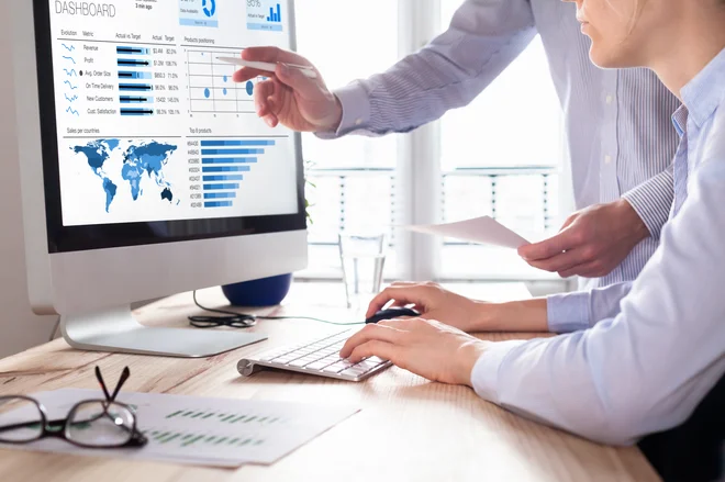 Digitalizacija orodij bo pomembno vplivala na učinkovitost in povečala dostopnost informacij, ki so ključne za odločanje. FOTO: NicoElNino/Shutterstock