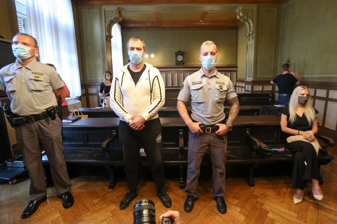 Prvostopenjsko sodišče je Sebastiena Abramova in Julijo Adlešič spoznalo za kriva poskusa nadaljevanja zavarovalniške goljufije. FOTO: Marko Feist/Slovenske novice
