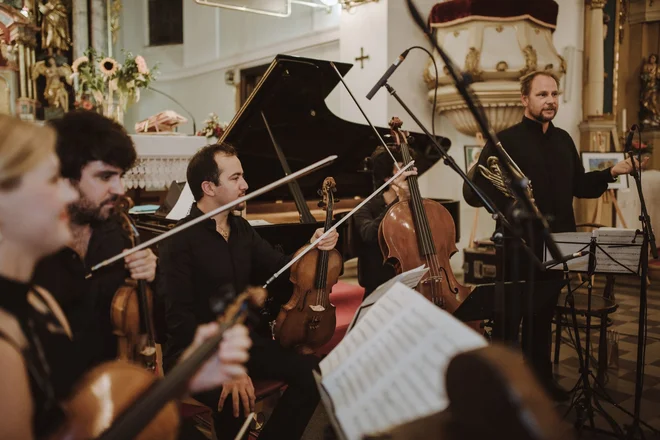 Pihalce je organiziral hornist Boštjan Lipovšek (skrajno desno), prav tako Radečan, ki je od leta 2017 s Tanjo Sonc umetniški vodja festivala. FOTO: Sonc Festival