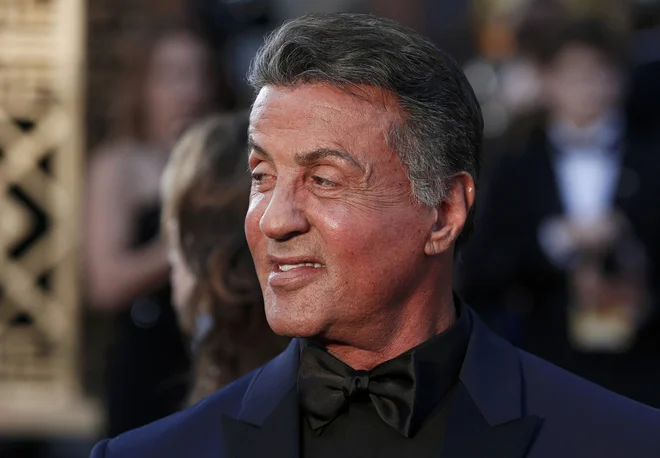 Pomaga si z rastnim hormonom, presaditvami las in tudi kakšnim posegom na obrazu, a je treba priznati, da se za 75 let Sylvester Stallone drži zelo dobro. FOTO: Lucas Jackson/Reuters