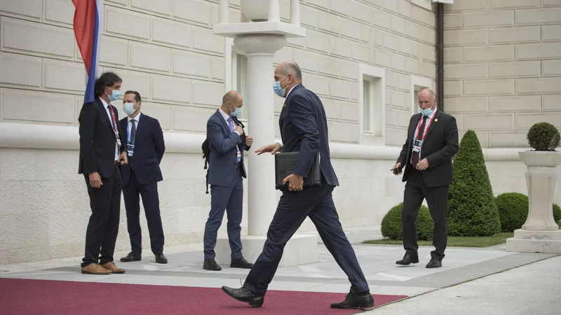 Fotografija: Nastop premiera Janeza Janše na plenarnem zasedanju v torek v Strasbourgu bo vse prej kot rutinska predstavitev programa polletnega predsedovanja. FOTO: Jure Eržen/Delo