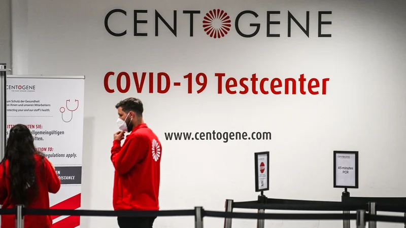 Čeprav se covid-19 spet širi z različico delta, ostajajo analitiki glede kapitalskih trgov optimistični. FOTO: Ina Fassbender/AFP
