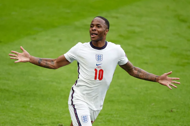 Raheem Sterling na tem euru sodi med najboljše nogometaše. FOTO: John Sibley/AFP