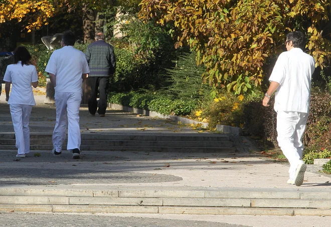 Epidemiološke razmere v državi se še naprej izboljšujejo. FOTO: Ljubo Vukelič