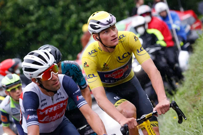  Mathieu van der Poel se je tudi poslovil z letošnjega Toura. FOTO: Thomas Samson Afp