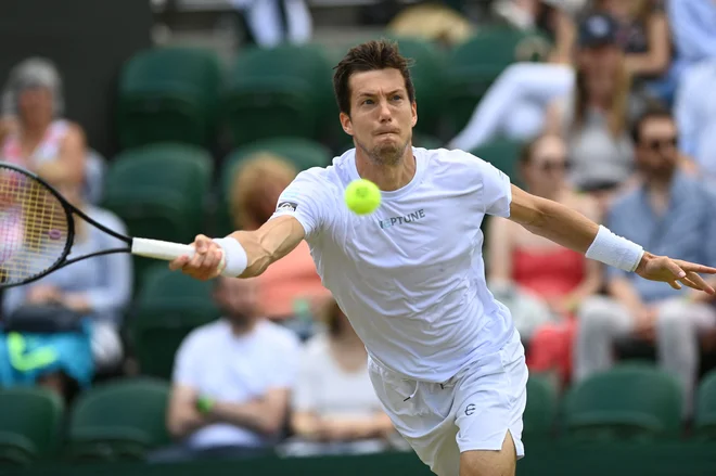 Aljaž Bedene se je trudil po najboljših močeh, a Matteo Berettini je bil spet premočan. FOTO: Glyn Kirk/AFP