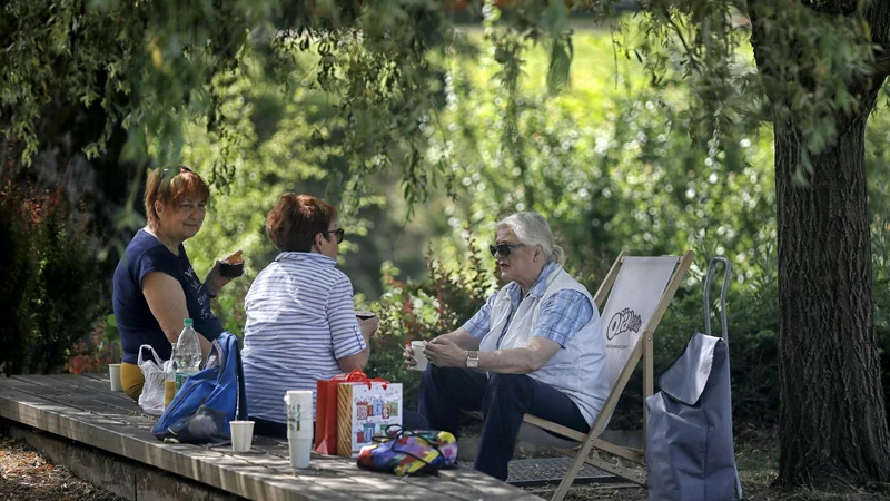 Fotografija: Podatki kažejo, da ženske pri nas v povprečju zaslužijo 9 odstotkov manj kot moški, a imajo po koncu delovne dobe v povprečju kar 16 odstotkov nižjo pokojnino. Foto Blaž Samec