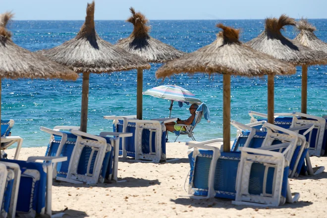 V obdobju od januarja do maja letos je po zadnjih podatkih v Španijo prišlo 3,2 milijona tujih turistov, od tega je bilo okoli 130.000 Britancev. FOTO: Enrique Calvo/Reuters