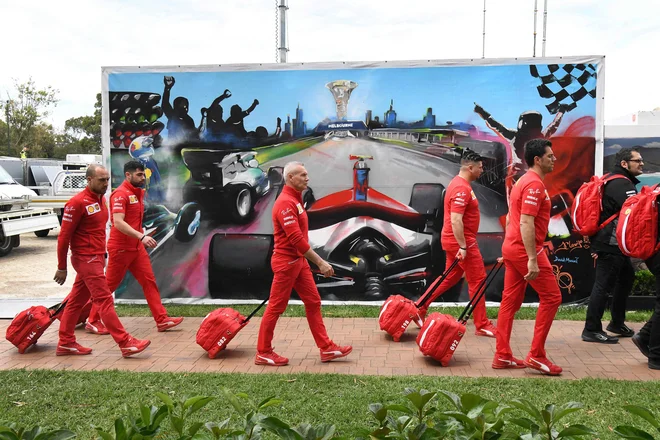 Karavana formule 1 bo že drugo leto zapored izpustila dirko za svetovno prvenstvo v Melbournu. FOTO: William West/AFP