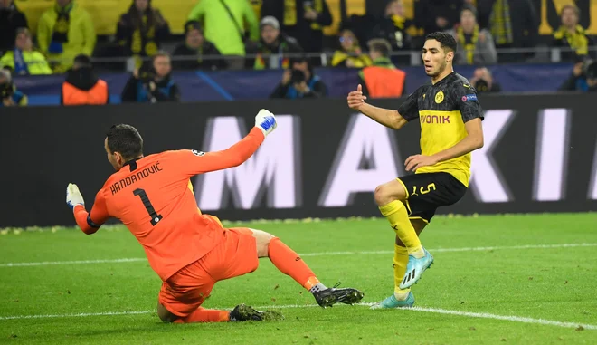 Maročan Achraf Hakimi bo v štirih letih igral še za četrti veliki klub: Real, Borussio Dormund, Inter in zdaj PSG. FOTO: Ina Fassbender/AFP