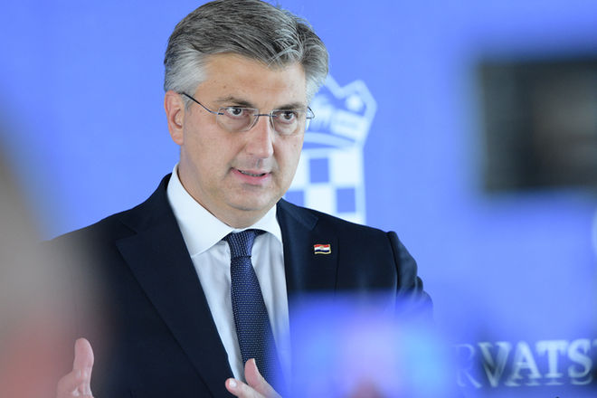 Tudi premieru Andreju Plenkoviću je dovolj tistih, ki se nočejo cepiti. FOTO: Boris Kovačev/Cropix