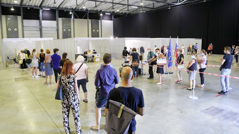 Fotografija: V Ljubljani poteka predčasno glasovanje vseh 14 volilnih okrajev na Gospodarskem razstavišču. FOTO: Marko Feist/Slovenske novice
 