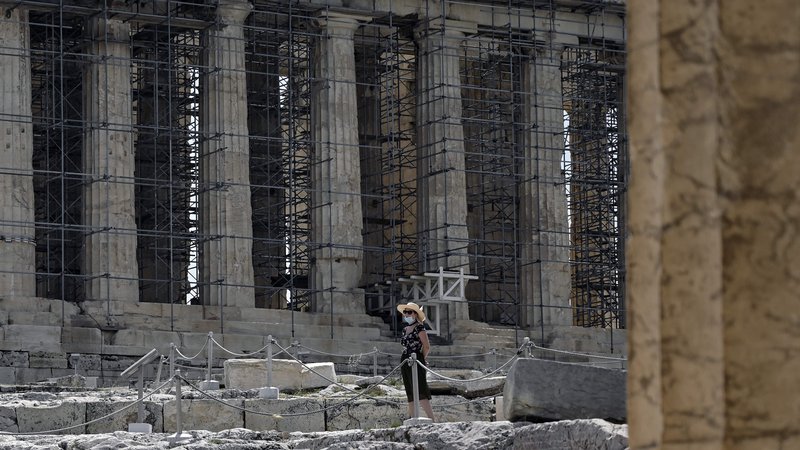 Fotografija: Peklenska vročina je zadnjih nekaj dni udrihala tudi po Grčiji. Podnebne spremembe ogrožajo celotno civilizacijo. FOTO: Louisa Gouliamaki/AFP