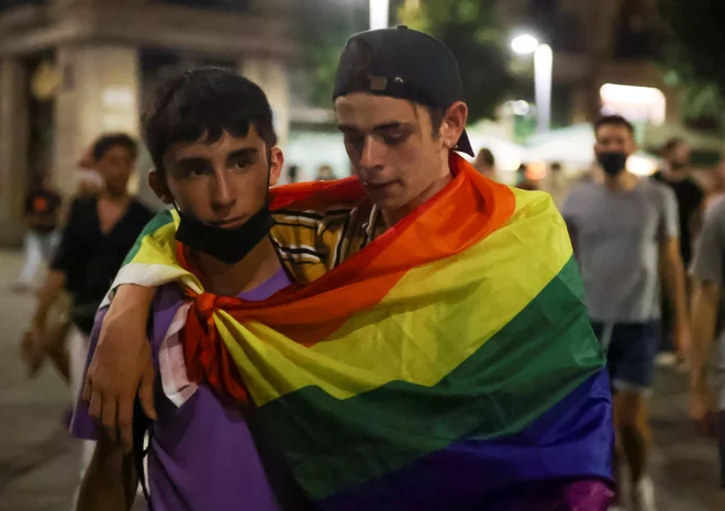 Jeza, nemoč in pozivi k iskanju pravice za umorjenega Samuela so hitro našli izraz na ulicah španskih mest. FOTO: Nacho Doce/Reuters