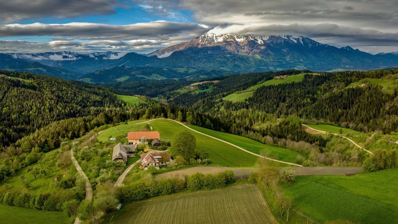 Fotografija: Posestvo Koroš – gorskokolesarski raj ob meji z Avstrijo, ki že več kot desetletje navdušuje domače in tuje goste. FOTO: Marek Chabros