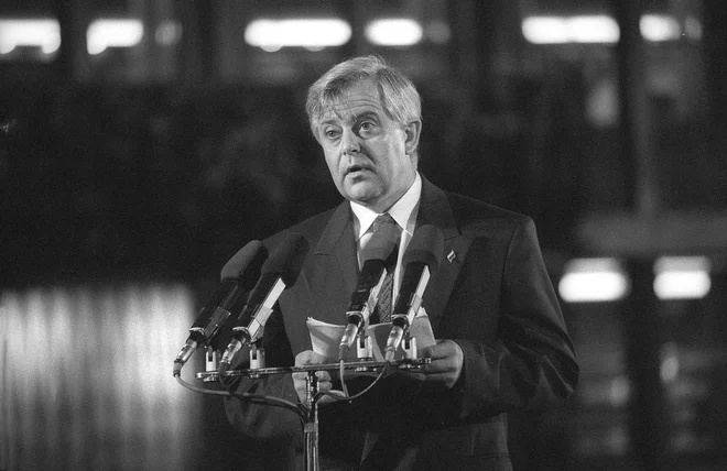 Milan Kučan med svojim znamenitim govorom na Trgu republike 26. junija 1991 Foto Joco Žnidaršič