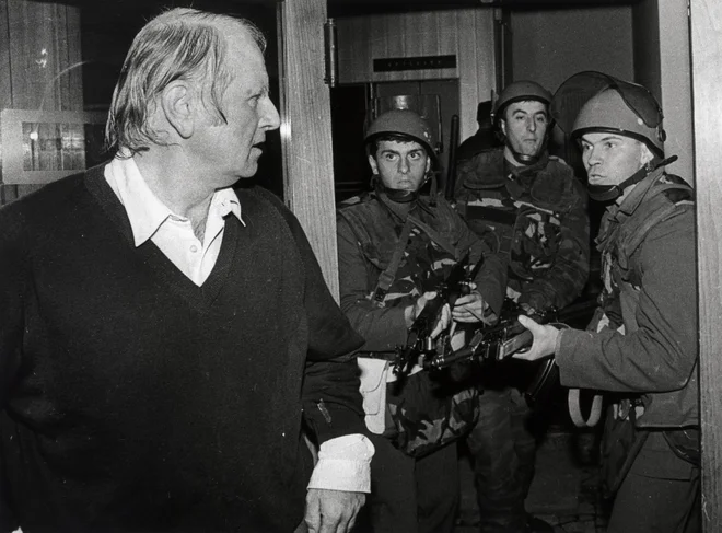 Štab Teritorialne obrambe na Prežihovi 4 v Ljubljani v vroči jeseni 1990 Foto Igor Modic