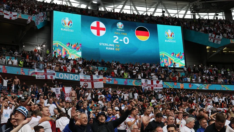 Fotografija: Ob zadnjem nastopu na Wembleyju so angleški reprezentanti svojim navijačem priredili nepozabno popoldne s težko pričakovano zmago nad Nemčijo (2:0). Sledil je še obisk Rima in visoka zmaga nad Ukrajino (4:0). FOTO: Carl Recine/Reuters