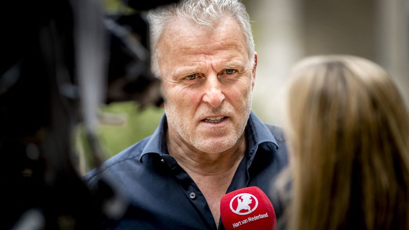 Fotografija: Peter R. de Vries je bil večkrat ustraljen nedaleč stran od studia televizije RTL, kjer se je v torek udeležil snemanja oddaje. FOTO: Remko de Waal/AFP