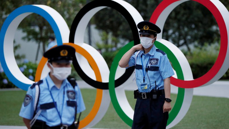Fotografija: Varnostne sile bodo številčne za časa olimpijskih iger v Tokiu. FOTO: Issei Kato/Reuters