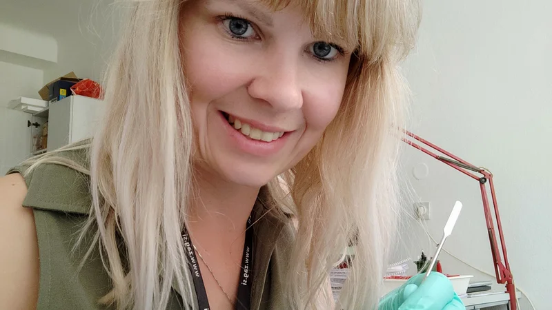 Fotografija: Dr. Majda Pavlin je zaposlena na Zavodu za gradbeništvo Slovenije, kjer se ukvarja s sintezo alkalijsko aktiviranih materialov. Foto osebni arhiv