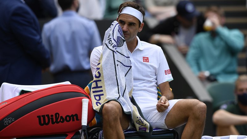 Fotografija: Roger Federer med obračunom s Hurkaczem. FOTO: Toby Melville/Reuters